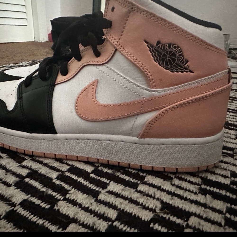 Jordan 1 mid